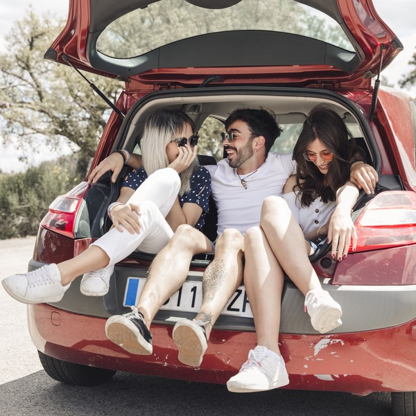 Jelajahi Kenyamanan Berkendara dengan Mobil Zenix di Hastin Rental Mobil